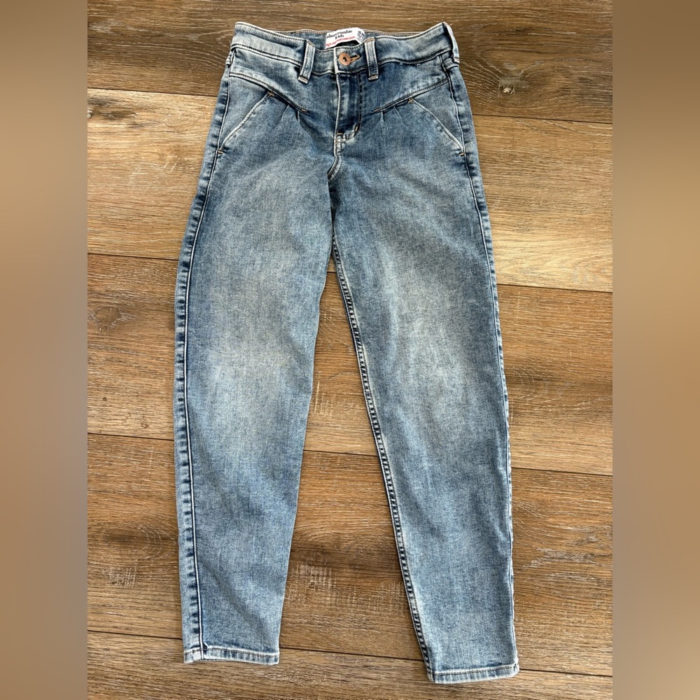 Abercrombie kids high rise mom Jean size 11/12